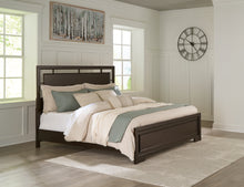 Load image into Gallery viewer, Covetown King Panel Bed with Mirrored Dresser and Nightstand
